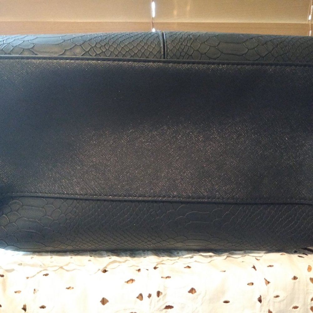 Violet Ray Tote - Picture 15 of 15
